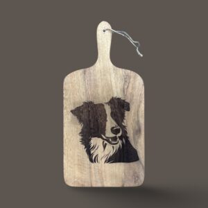 Planche à Découper en Bois d’Acacia Gravée – Motif Border Collie